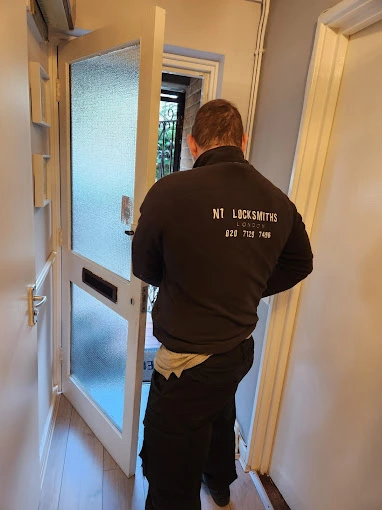 locksmith services on Pavilion Road