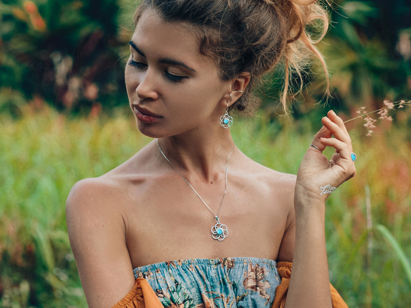 Turquoise Wonders: How to Style This Vibrant Gemstone