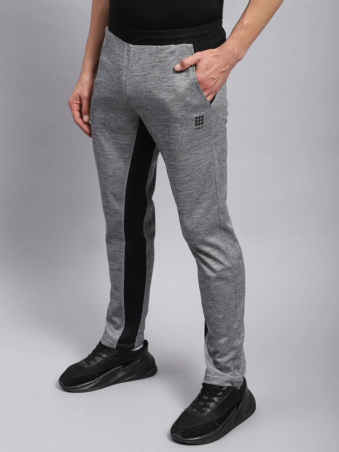 Athleisure Look: Men’s Trackpants That Combine Comfort and Fashion