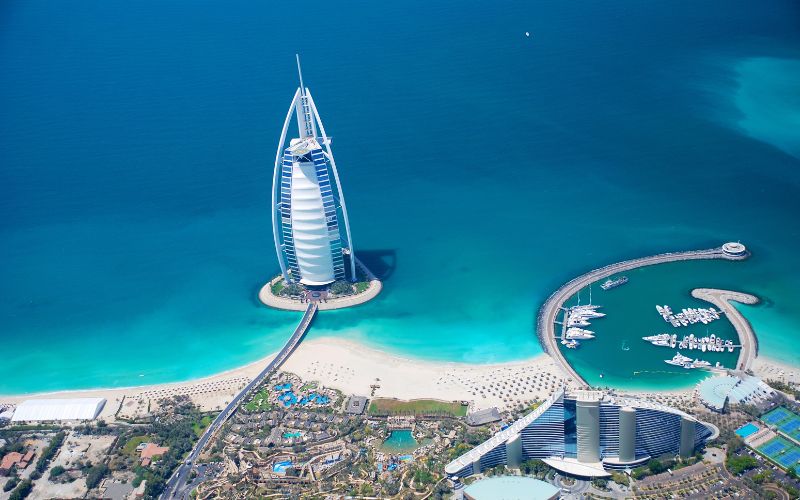 Dining in Style: Exploring the Culinary Delights of Burj Al Arab