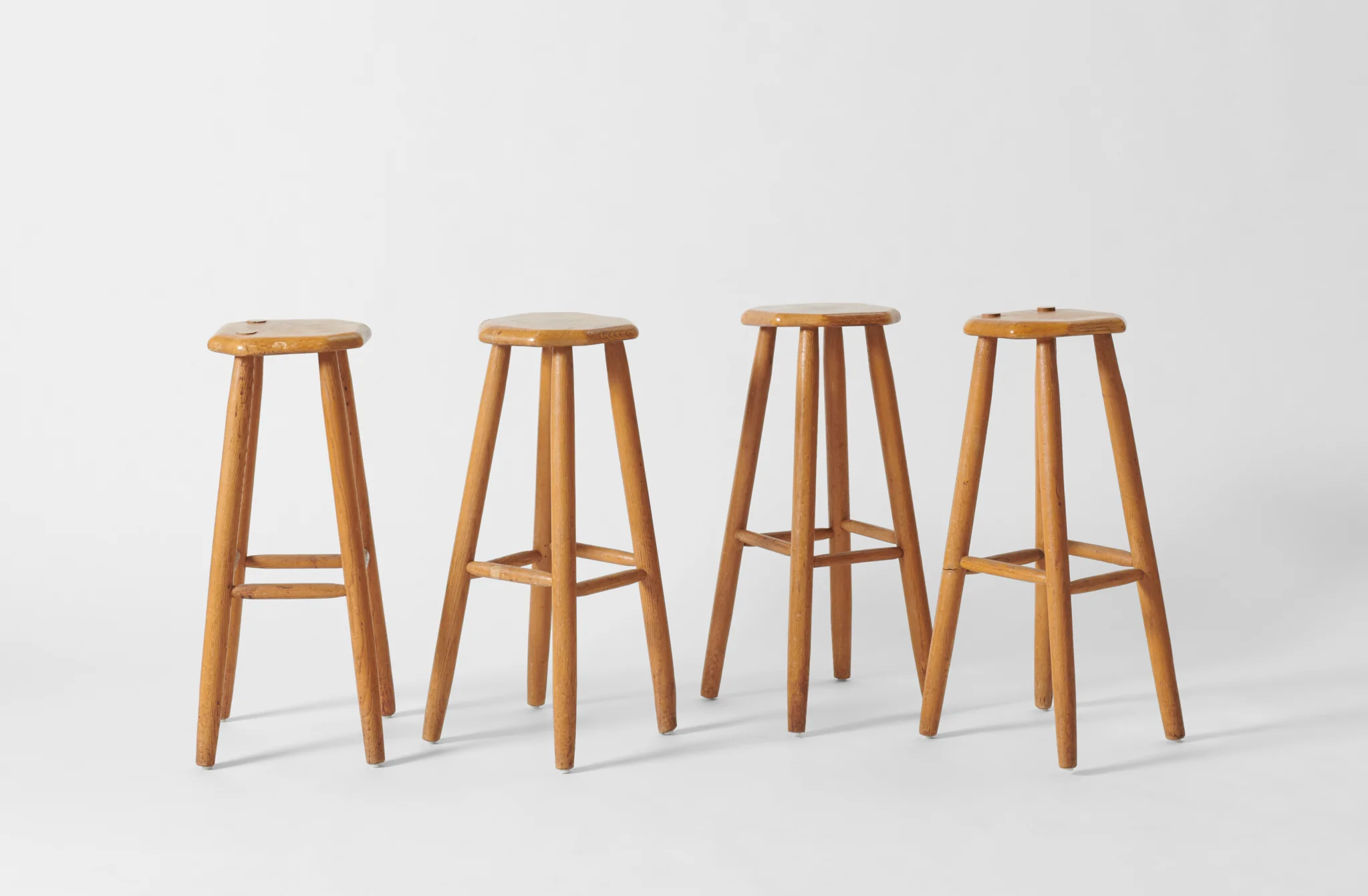 Bar Chairs Manufacturer: Crafting the Perfect Seating for Every Space